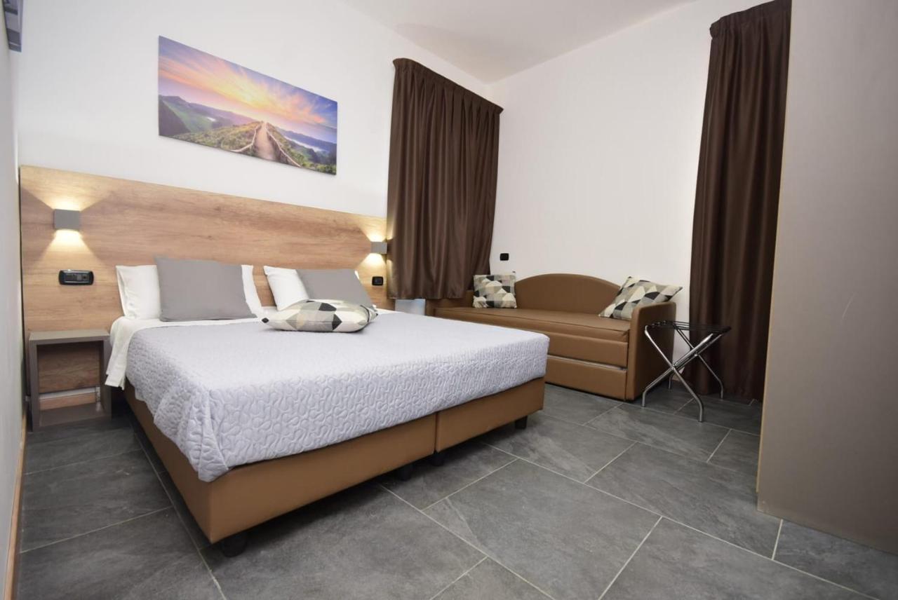 Hotel Crisvan ريميني المظهر الخارجي الصورة
