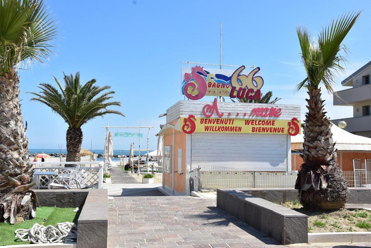 Hotel Crisvan ريميني المظهر الخارجي الصورة