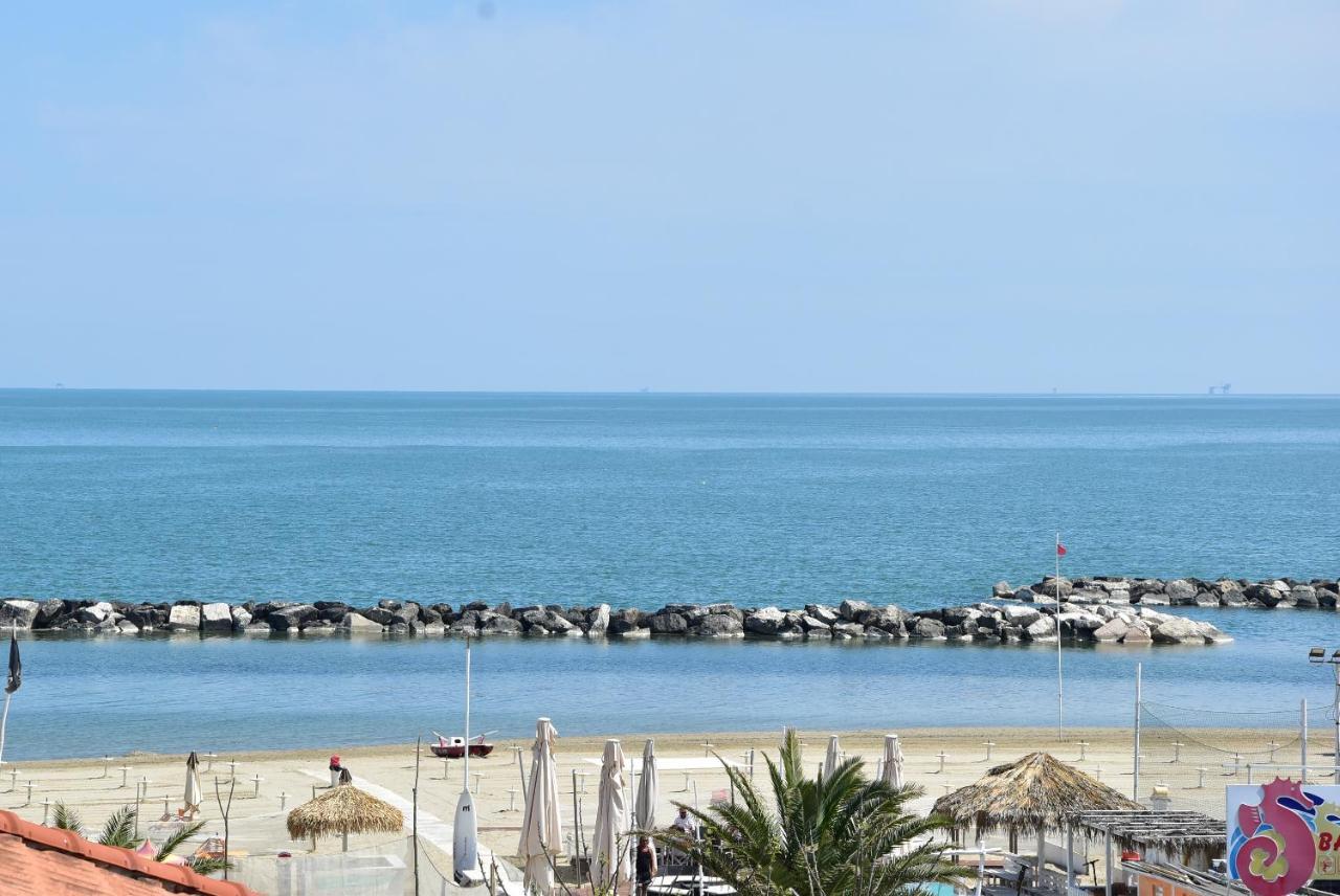 Hotel Crisvan ريميني المظهر الخارجي الصورة