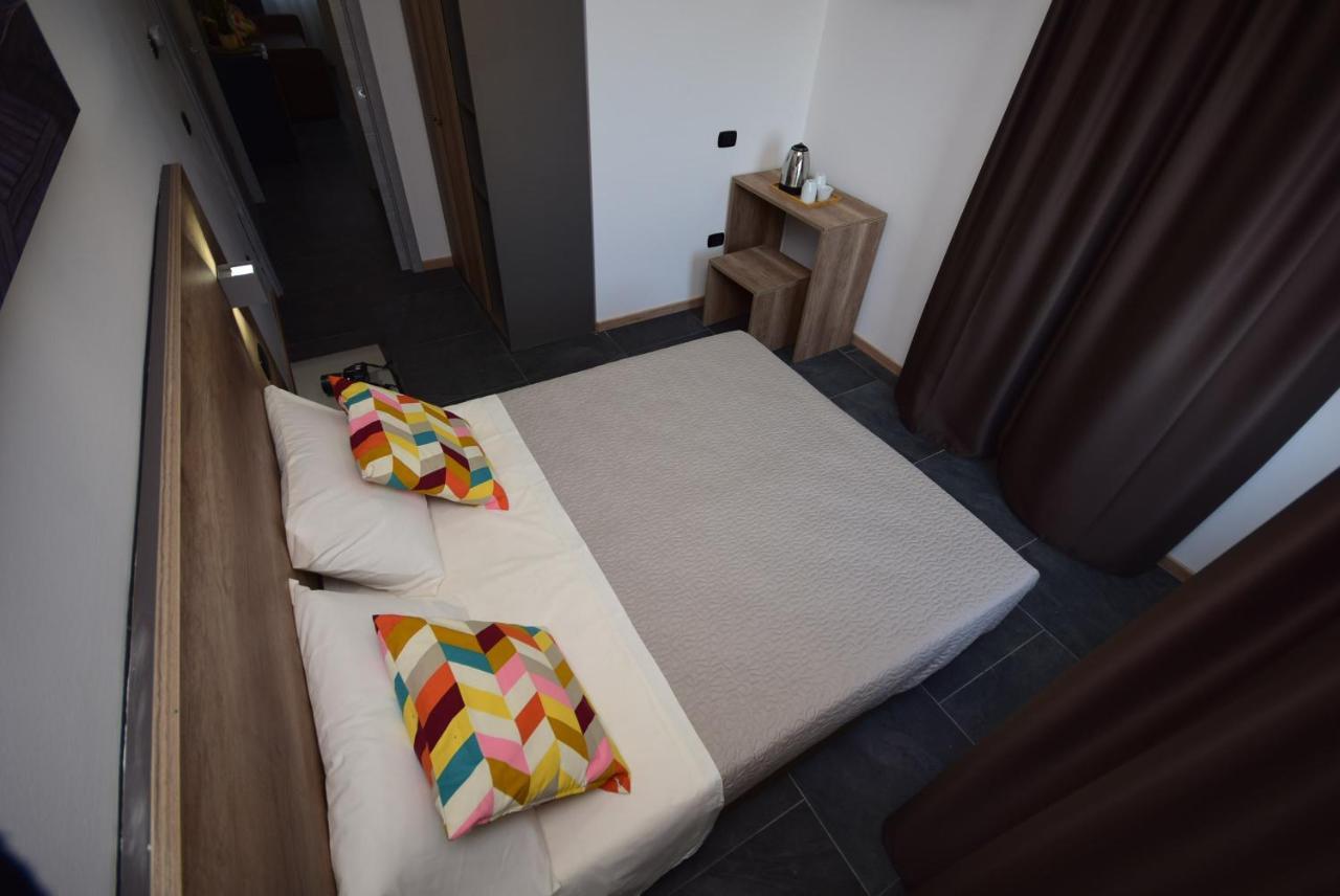 Hotel Crisvan ريميني المظهر الخارجي الصورة