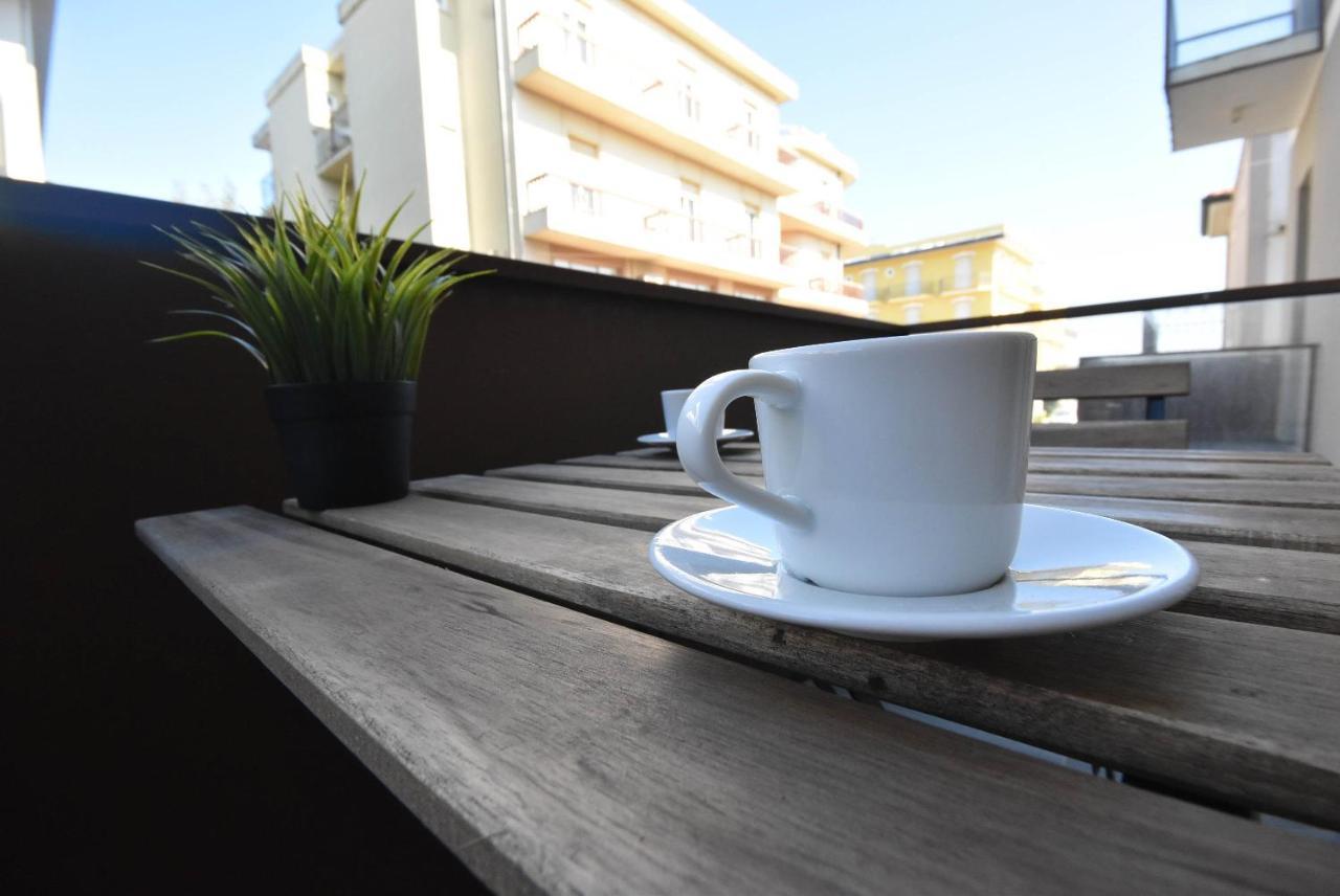 Hotel Crisvan ريميني المظهر الخارجي الصورة