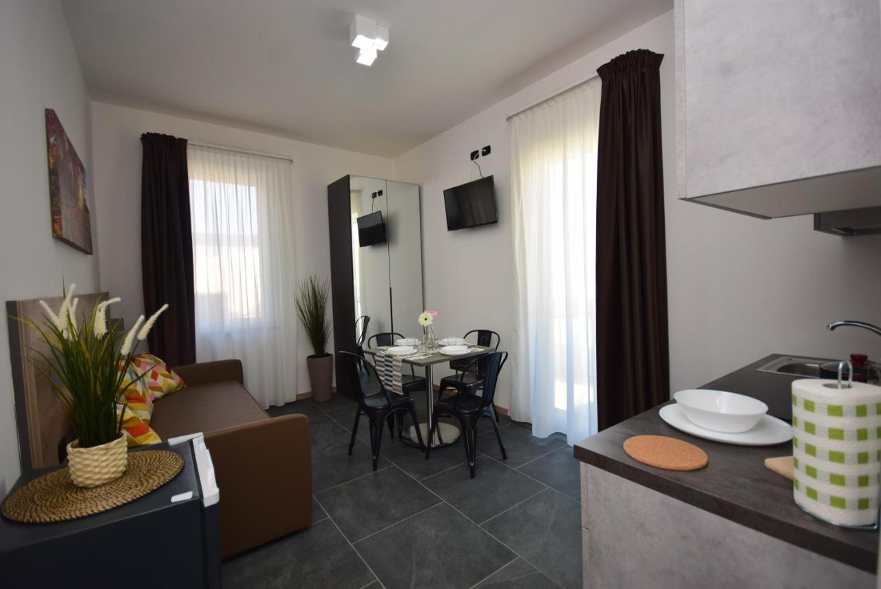 Hotel Crisvan ريميني المظهر الخارجي الصورة