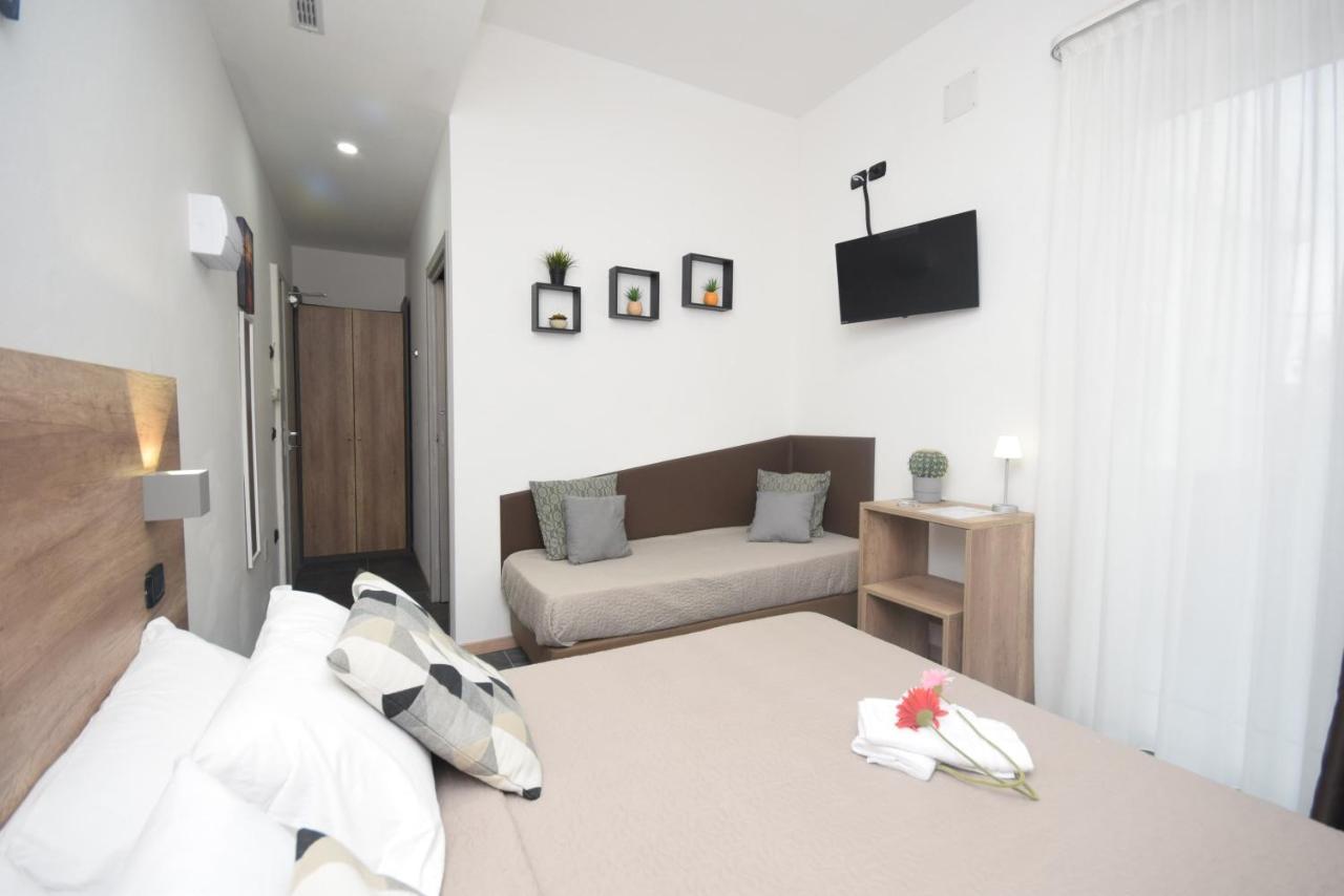 Hotel Crisvan ريميني المظهر الخارجي الصورة