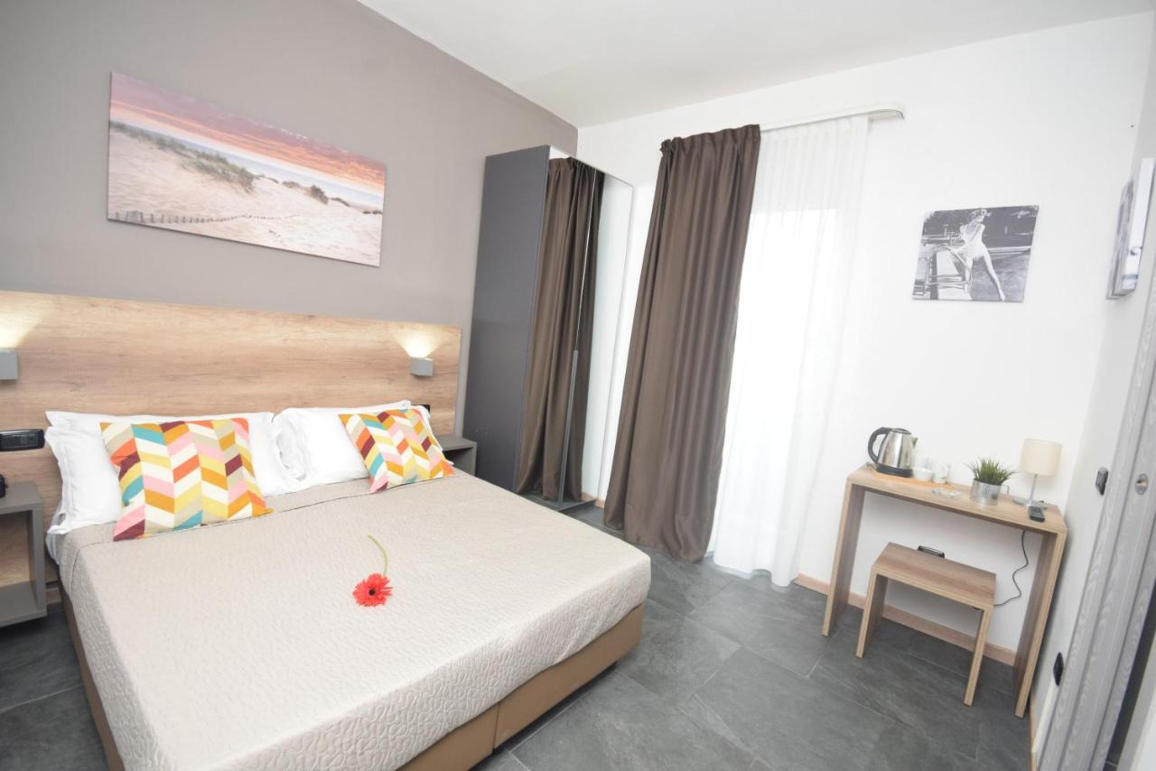 Hotel Crisvan ريميني المظهر الخارجي الصورة